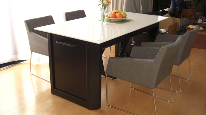 耐震シェルター型ダイニングテーブル　（タスカル8）