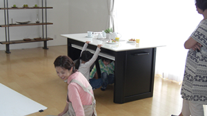 耐震シェルター型ダイニングテーブル　使用例